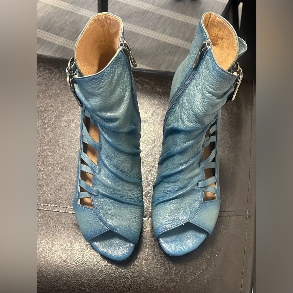 L'Artiste Spring Step Artsy Blue Leather Shooties Unique Booties Womens Size 40 - Picture 3 of 9